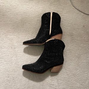 Betsy Johnson sparkle bootie size 8